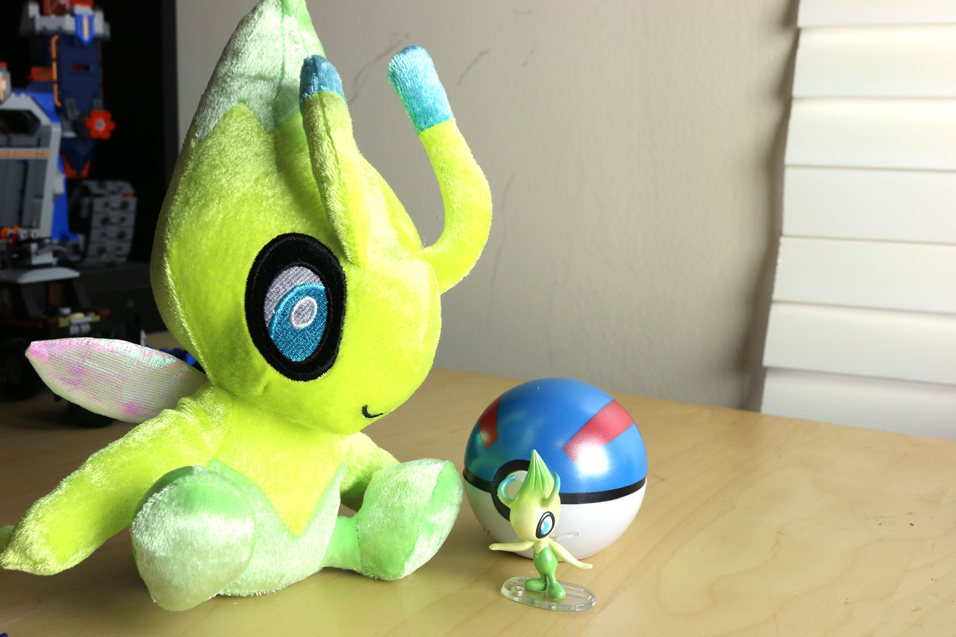 Pokemon 20th Anniversary Celebi Limited Edition Pokeball : : Toys