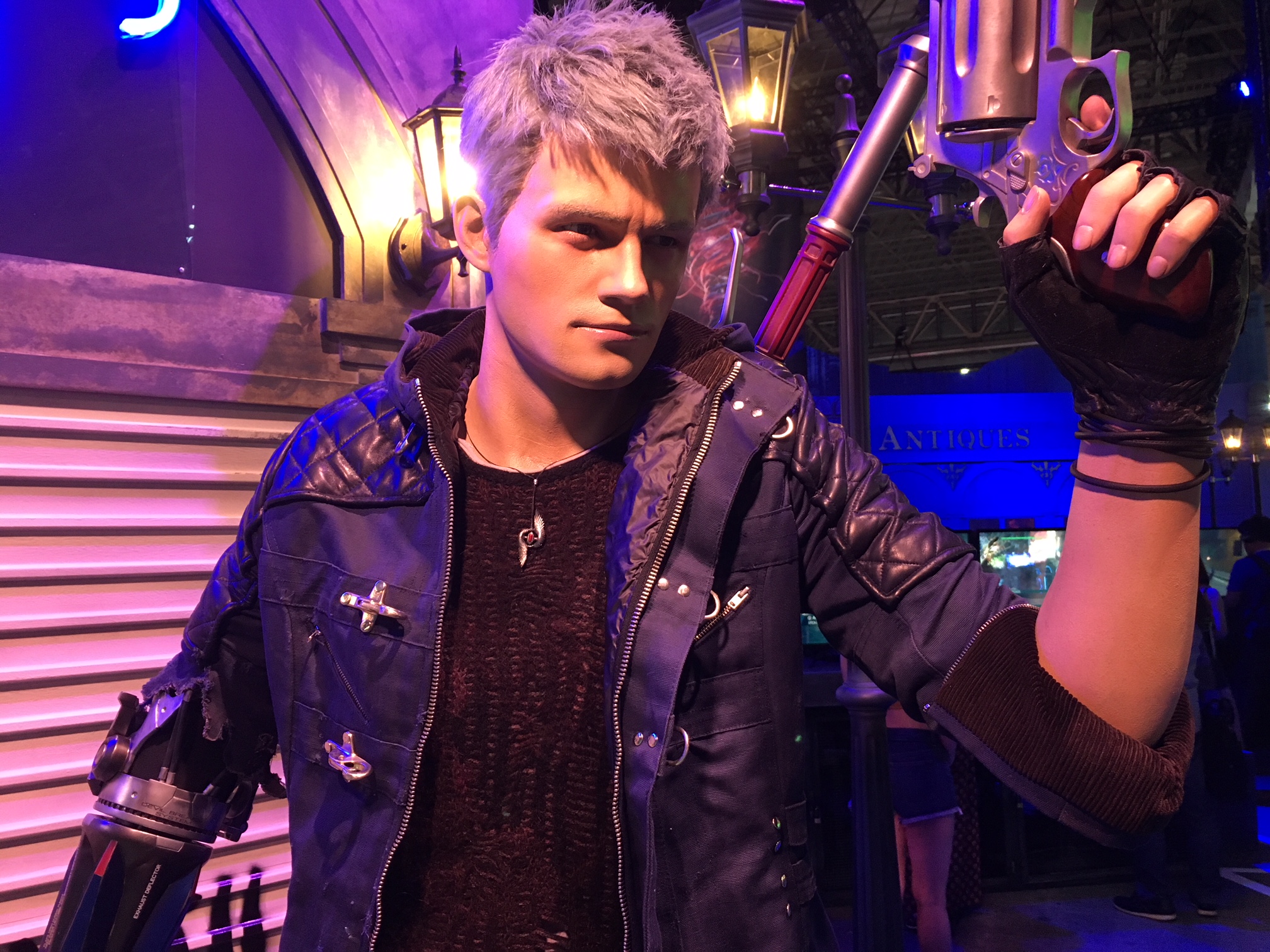 Being nero. Devil May Cry 5 Nero. Неро ДМС 5. Неро Devil May Cry 5. Косплей Неро DMC 5.